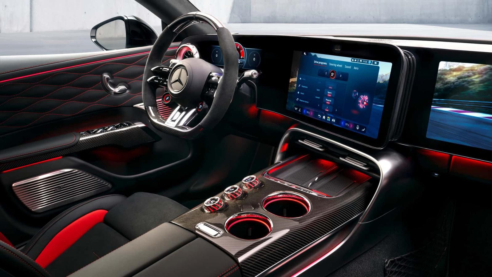 Η νέα Mercedes-AMG GT 4-Door Coupe έχει καμπίνα... άλλου επιπέδου! 